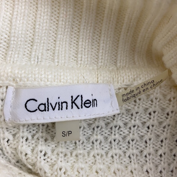 Calvin Klein cream off while pullover knit sweater - Picture 8 of 8